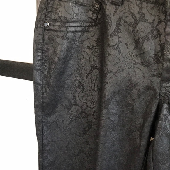 Black Flower Pants Size 9 - Picture 12 of 13